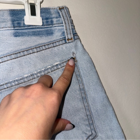 Abercrombie and fitch mid rise boyfriend distressed shorts light wash 30/ 10 - Picture 5 of 5